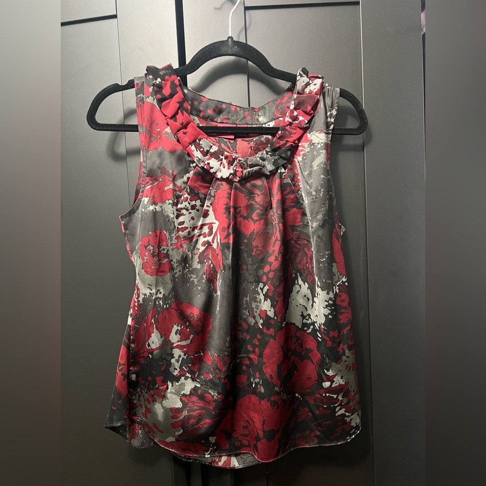 212 Collection. Sleeveless Top Ruffle collar. EUC! Stretch  Size M.